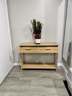 Entrance table