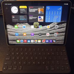 iPad Pro M1 11” 128gb W/ Smart Keyboard & Apple Pencil 2nd Gen