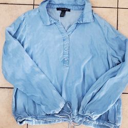 Juniors Top. Size Large