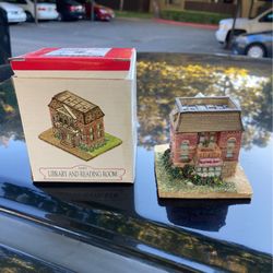 Liberty Falls - Library And Reading Room