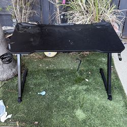 Gaming desk