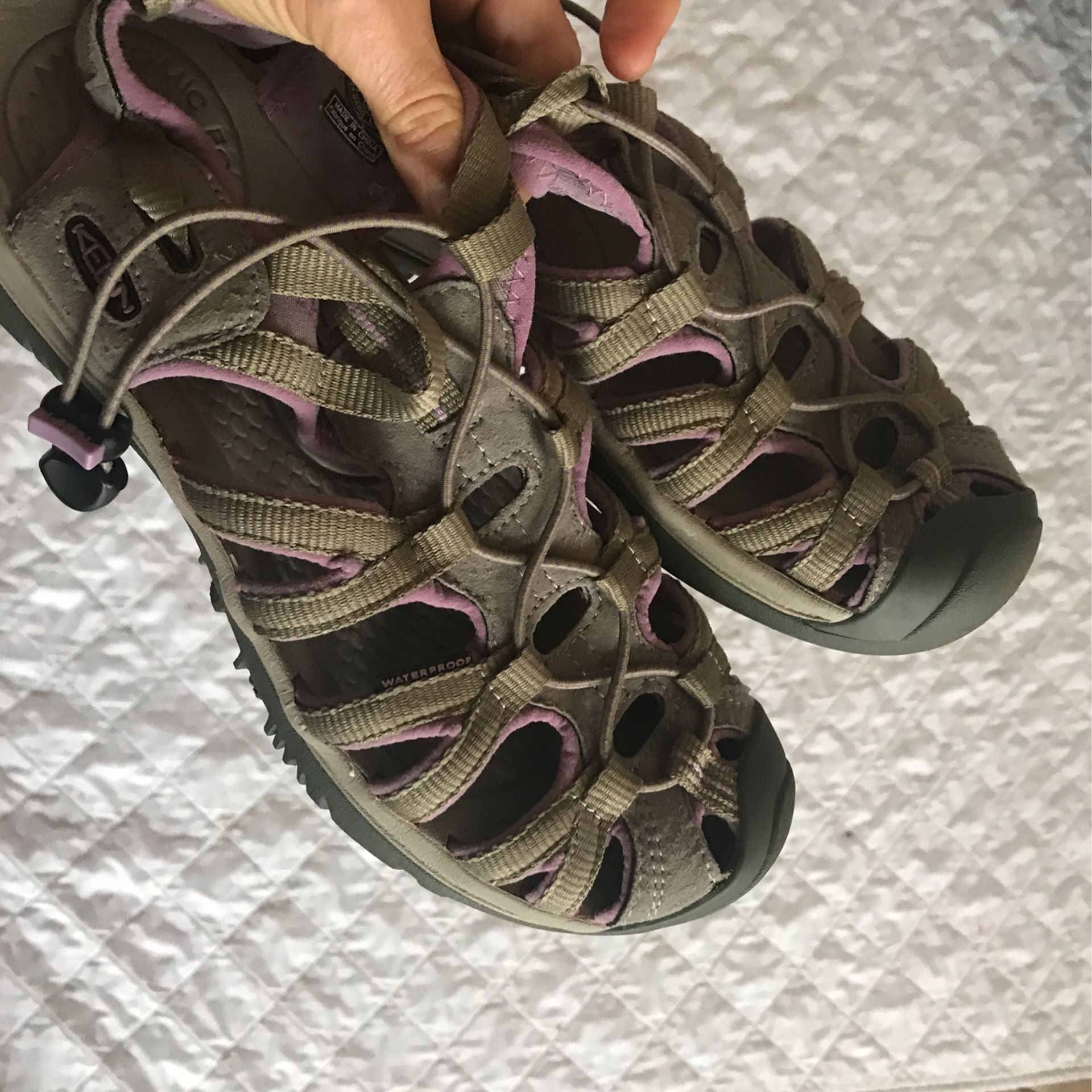 Keen Hiking Sandals 9 Women’s