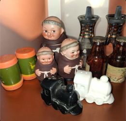 5 sets of salt and pepper shakers