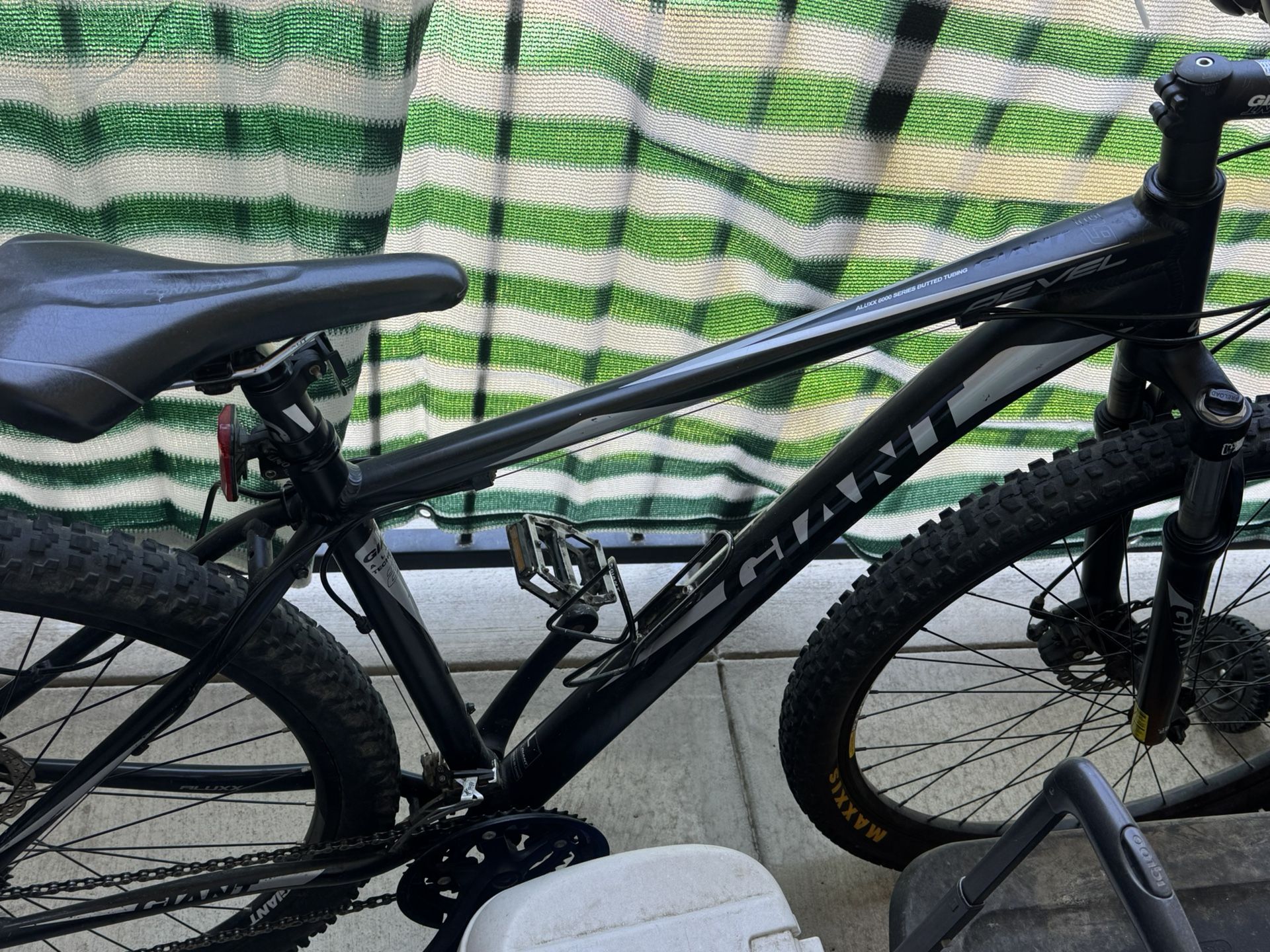 Giant Revel 26" Bike