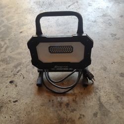 Snap-on.   Lamp 2000 Lumens