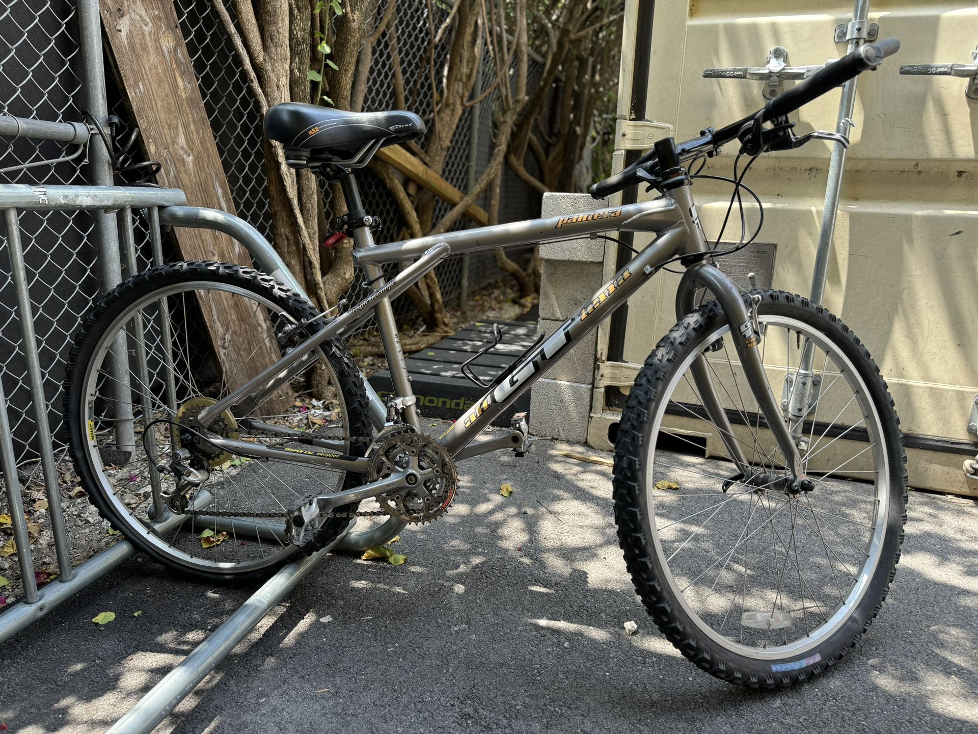 GT Pantera mountain bike 26” ( Medium) 
