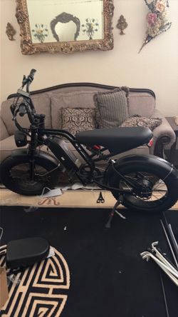 Brand new e-bike goes 35 mph comes with smart screen charging battery Helmet bike lock and gps tracking
