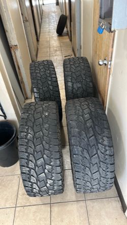 SET of 4  TOYO OPEN COUNTRY TRUCK TIRES  35/12.50 R20LT