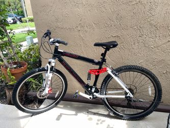 Genesis V2100 27.5” Full Suspension Mountain Bike – Excellent Condition