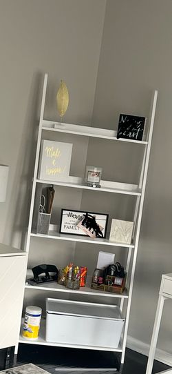 LADDER BOOK CASE / BOOKSHELF