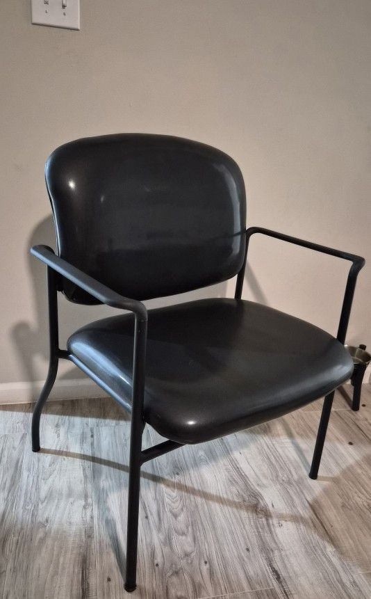 25 Inch Wide Waiting Chairs