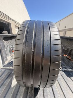275/35/22 Michelin Pilot Sport Ev 80%+ Tread (1)