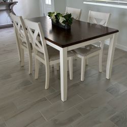 Like New Dining Room Table 