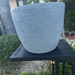 brand new patio ceramic pot in box