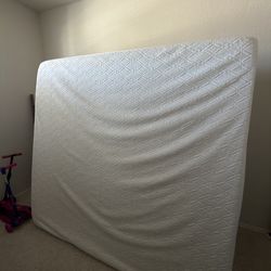 King bed and box spring