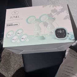 Zomee Breast Pump and storage bags 