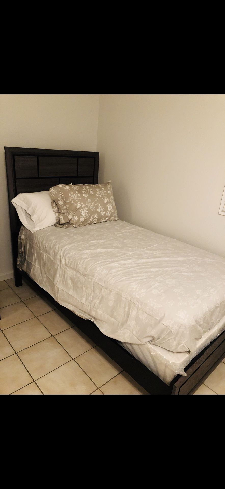 Twin Bed With Mattress 
