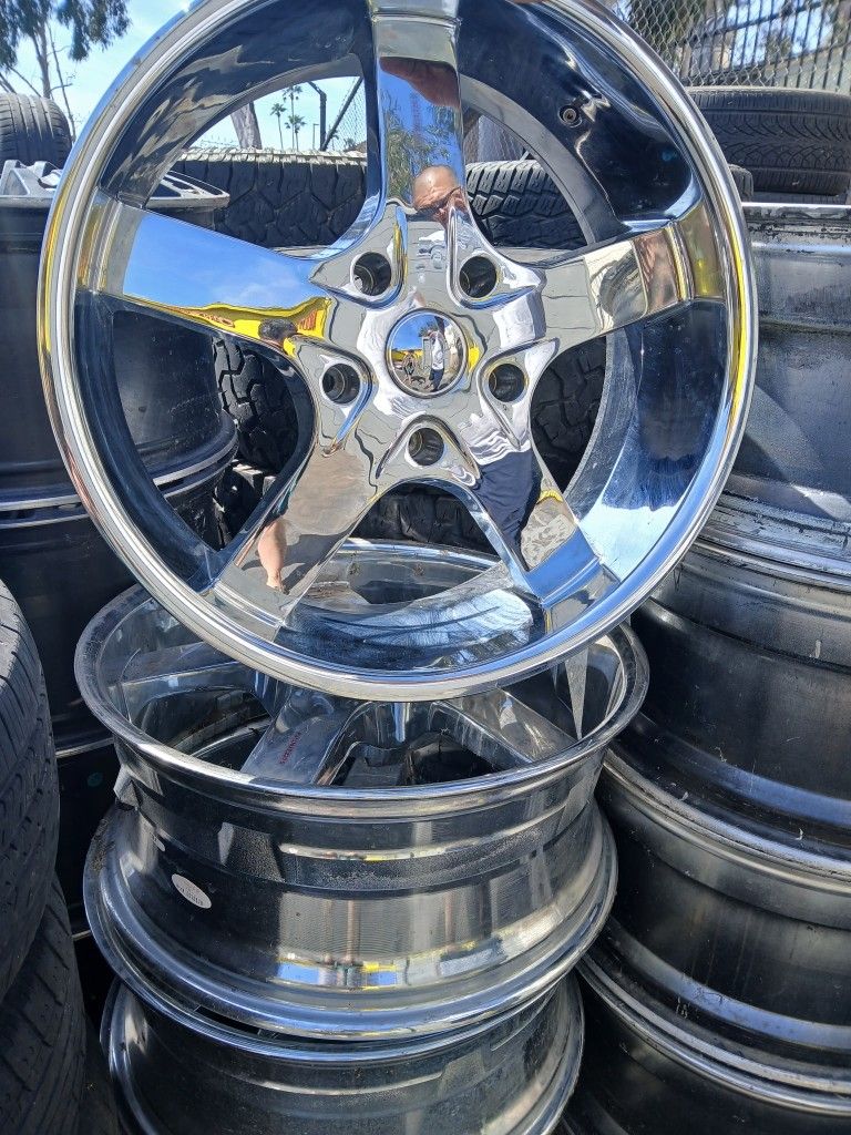 U2s Rims 20in. U2 Chrome Rims for Sale in Grand Terrace, CA - OfferUp