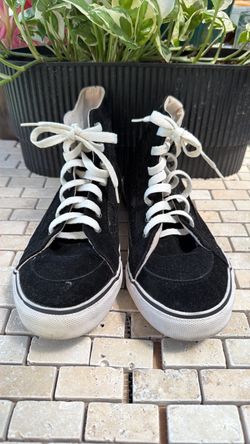 black ladies sneakers black and white size 7.5