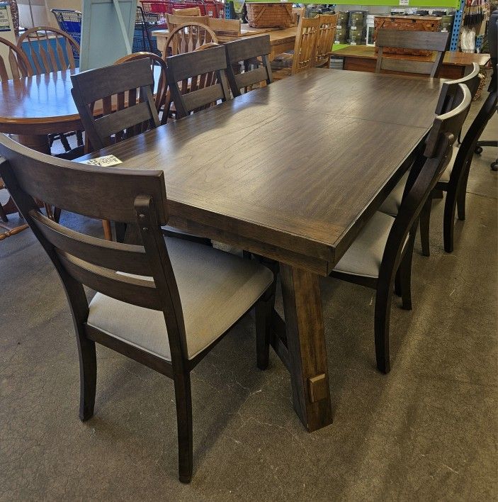 Modern Solid Wood Dining Set With 8 Chairs And Hidden Leaf