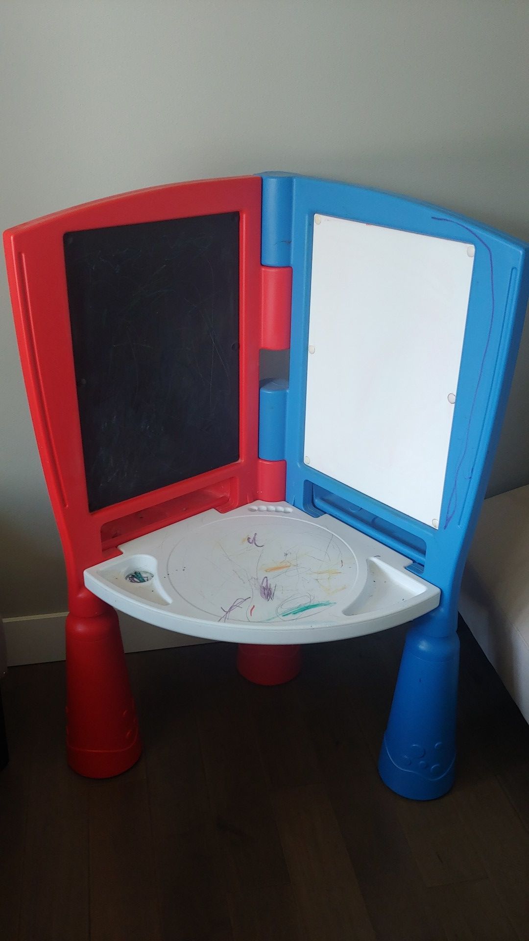 Kids corner desk