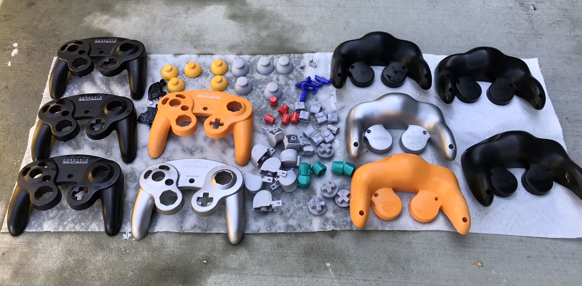 Nintendo Gamecube Controllers, Consoles (SNES, NES, N64, and More!), Playstation Consoles (Ps1, Ps2, Ps3, Ps4), and More! Cleaning/ Repair/ Restorati