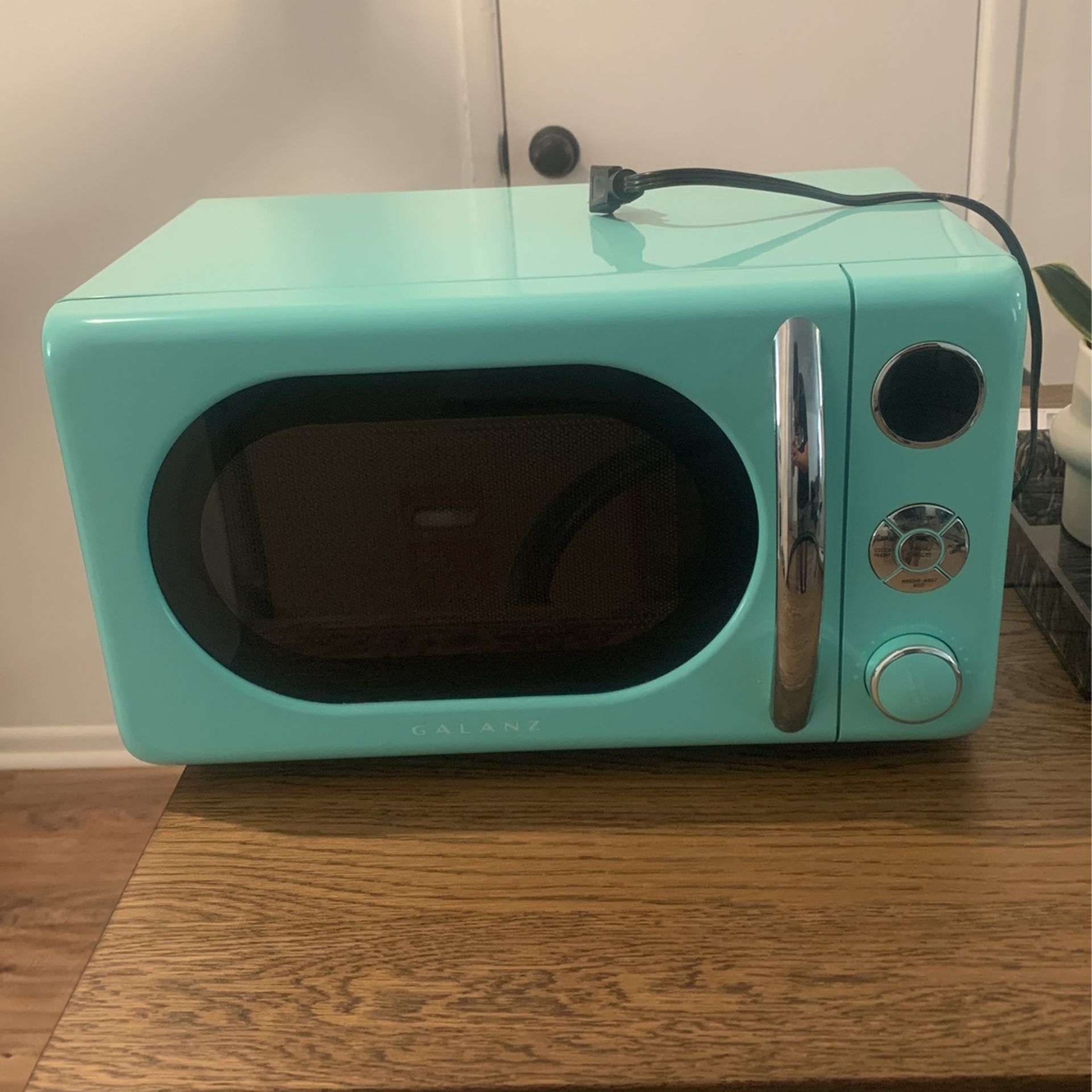 Galanz Retro Microwave