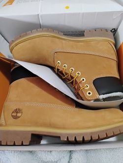  8 1/2 Timberland Boots