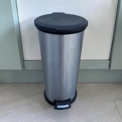 Round Stainless Steel Step Flip Top Kitchen Garbage Trash Garbage Can  12x12x24in