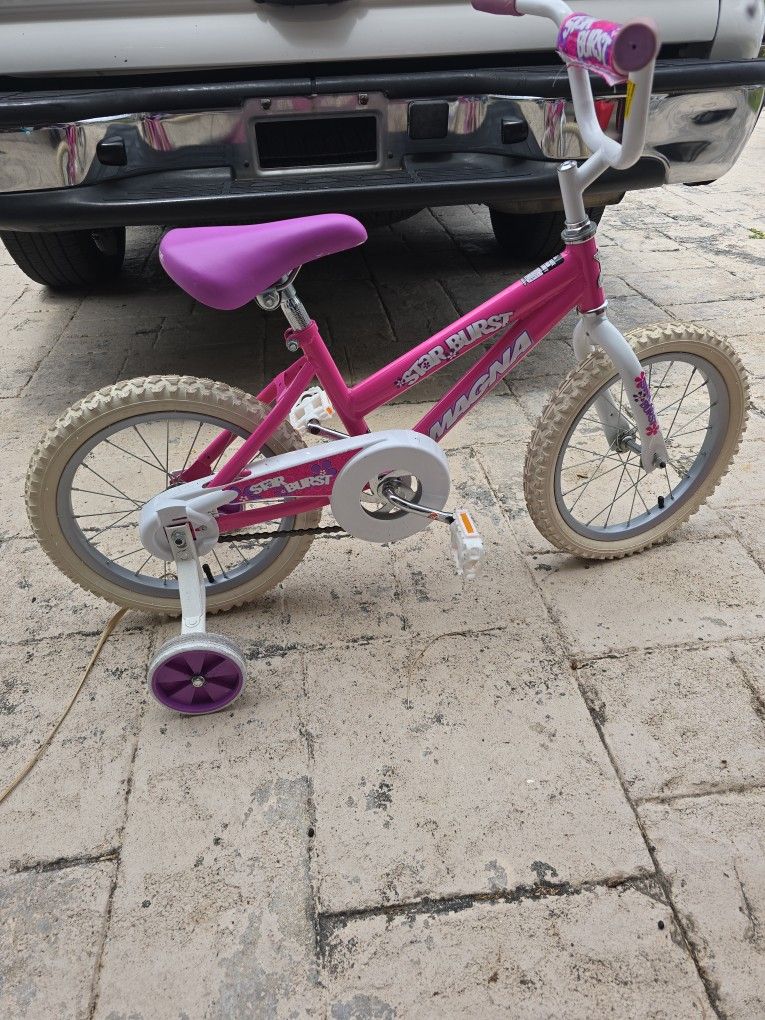 Starburst Magnum Bike W/training Wheels Bikes & Cycling