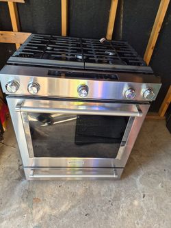 Kitchen Aid gas stove .