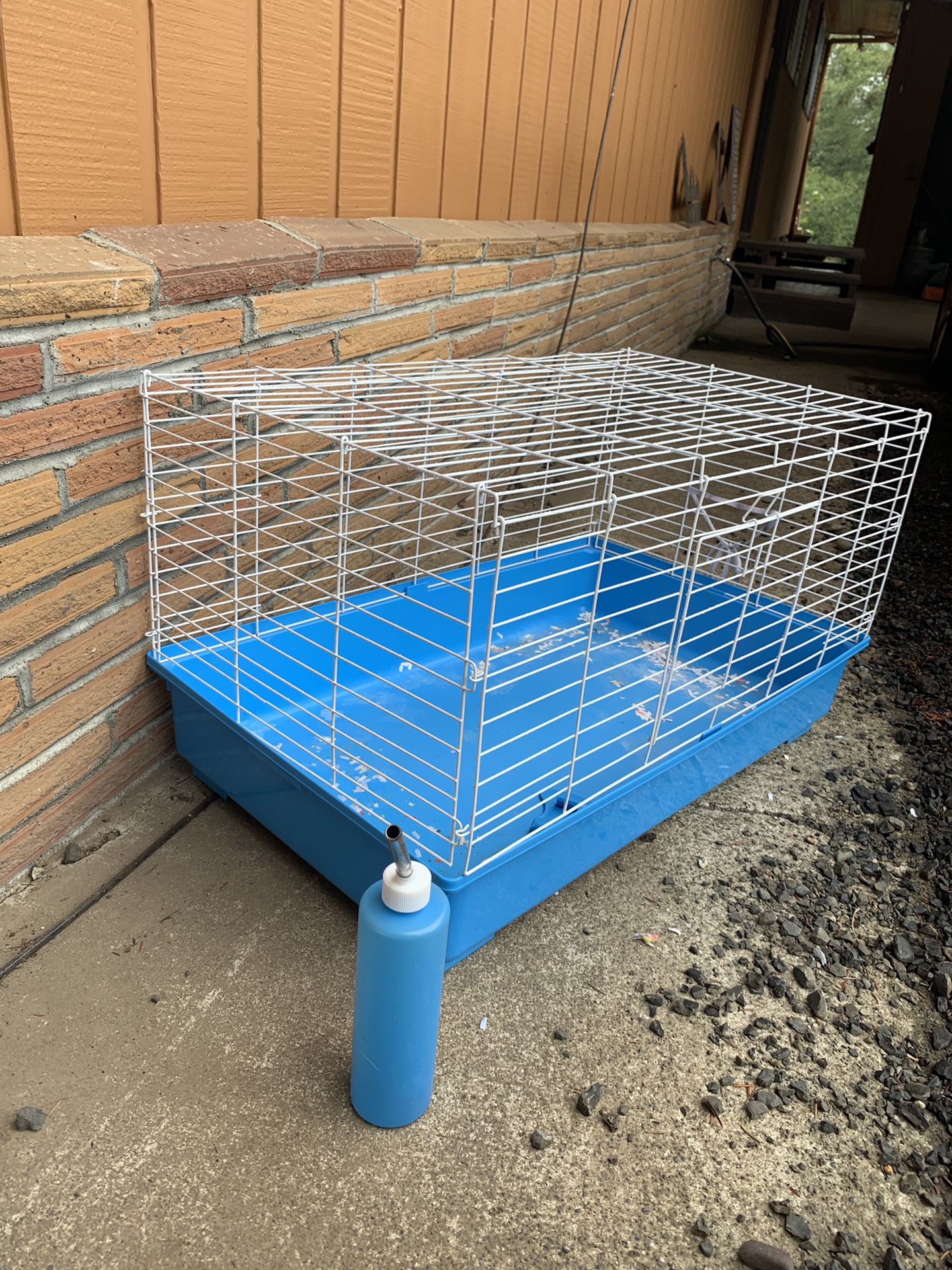 Guinea pig cage (with other accessories)