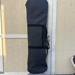 Black snowboard bag 