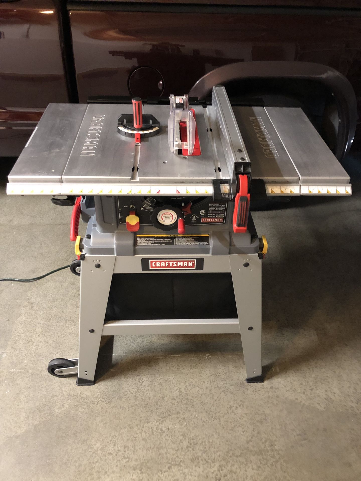 10 in. Craftsman Table Saw With Leg Set Model 137.218071 No Low