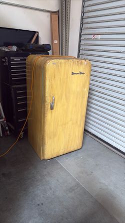 Duncan Hines Vintage Antique Refrigerator WORKING
