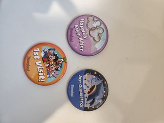 NEW Disnealand Bottons. Set of 3