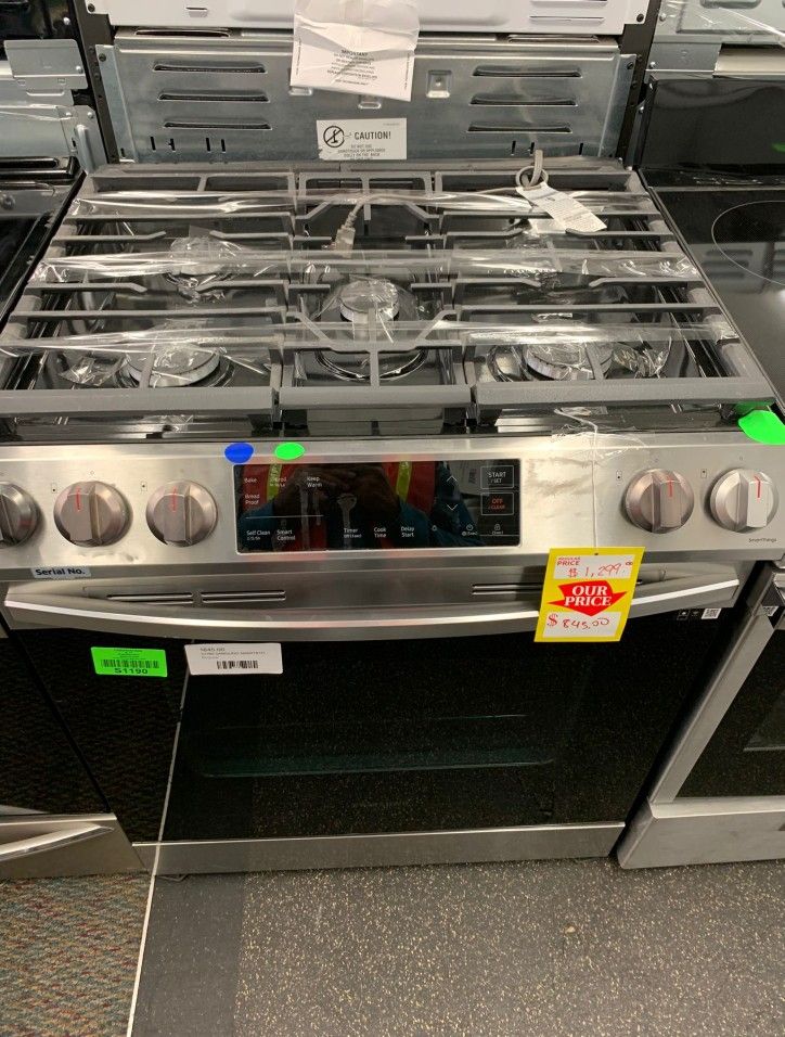 SAMSUNG NX60T8111SS 30 in. 6.0 cu. ft. SlideIn Range Stove for Sale in