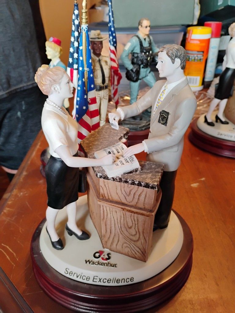 G4S / Wackenhut Service Of Excellence Statue
