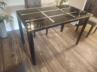 Dinning table/ table