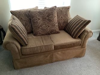 Love seat couch - pick up only