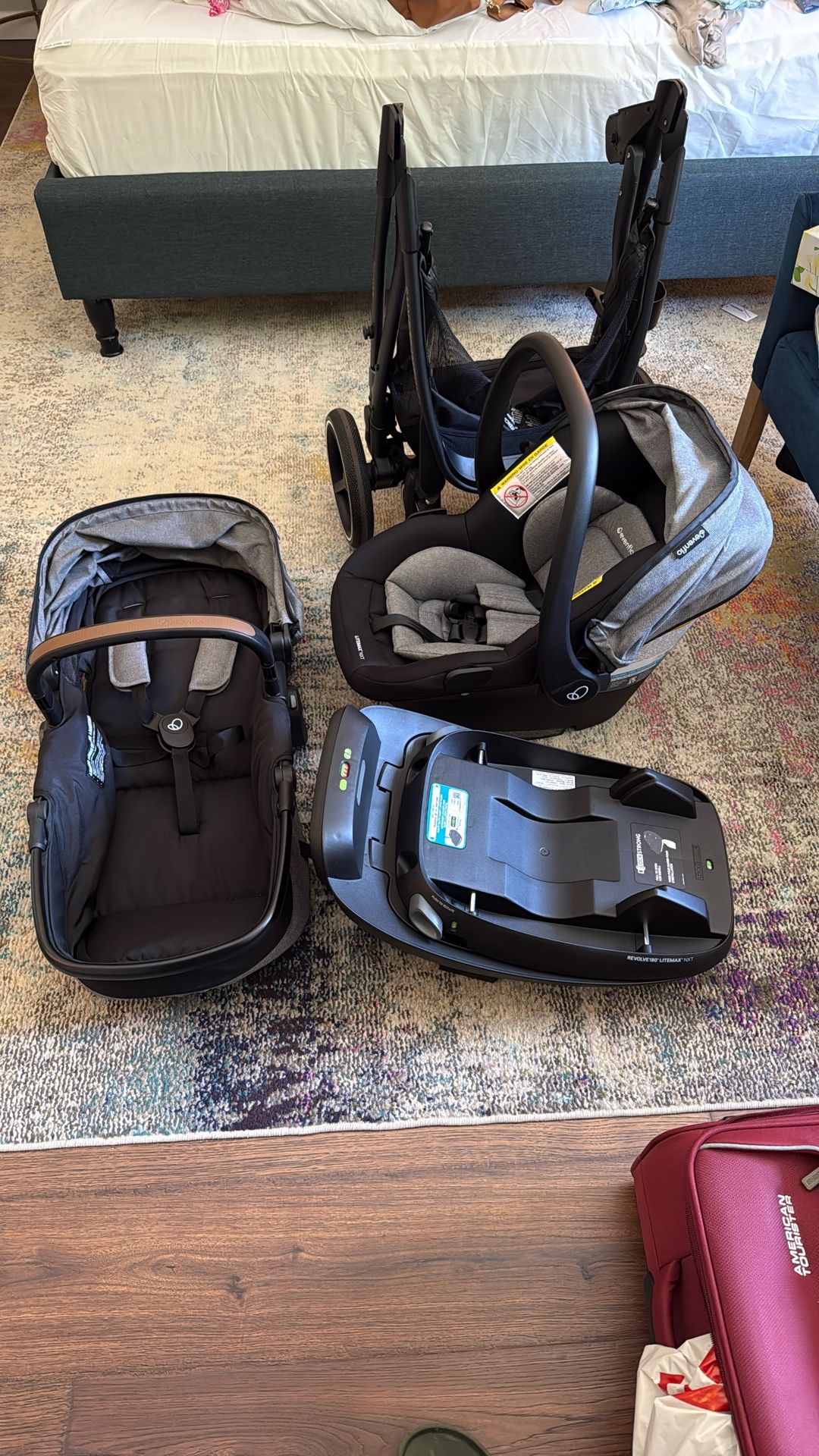 Evenflo - SHYFT INTUITI TRAVEL SYSTEM WITH REVOLVE180 LITEMAX NXT ROTATIONAL INFANT CAR SEAT