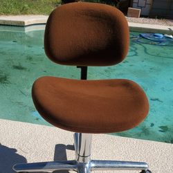 $50 VINTAGE COMPUTER CHAIR