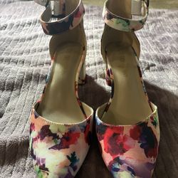 Dream Pairs Multicolor Floral Heels Size 8.5