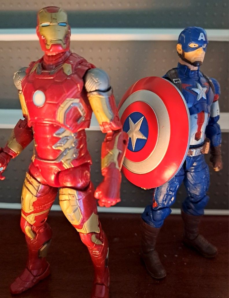 Iron Man + Captain America MCU Knockoff Figures