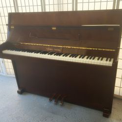 “Young Chang” Sweet & Petite Studio Piano/ Will Deliver!!