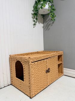 Cat litter box enclosure