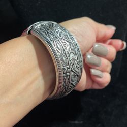 Ladies silver bracelet