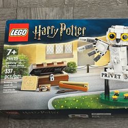 Lego Harry Potter Hedwig At 4 Privet Drive Owl Figure Toy (76425)