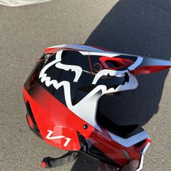 Fox V1 Dirt Bike Helmet 