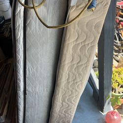 Full Mattress Used 20$